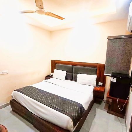Hotel Shiva International Near By Igi Airport ニューデリー エクステリア 写真
