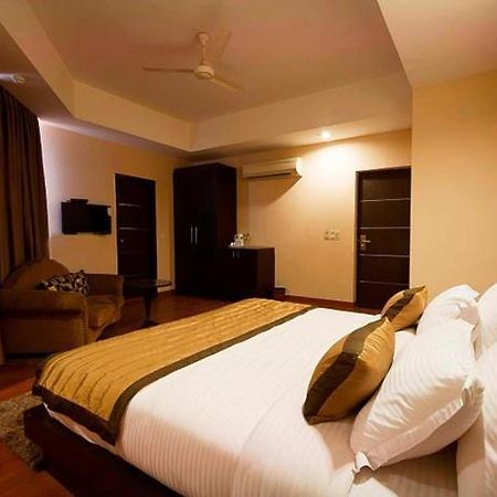 Hotel Shiva International Near By Igi Airport ニューデリー エクステリア 写真