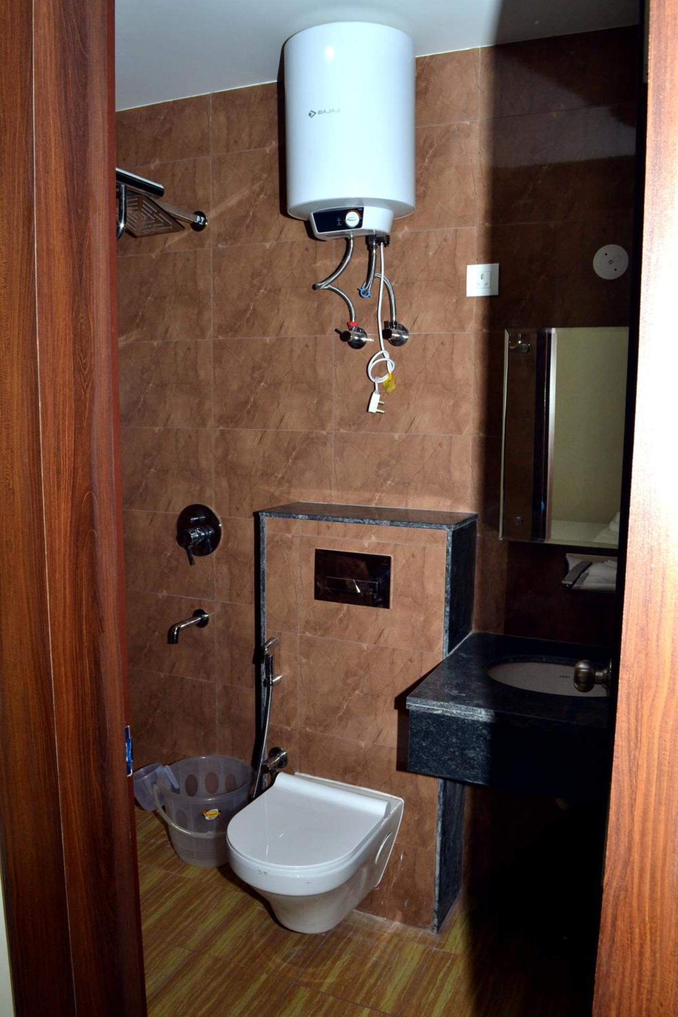 Hotel Shiva International Near By Igi Airport ニューデリー エクステリア 写真