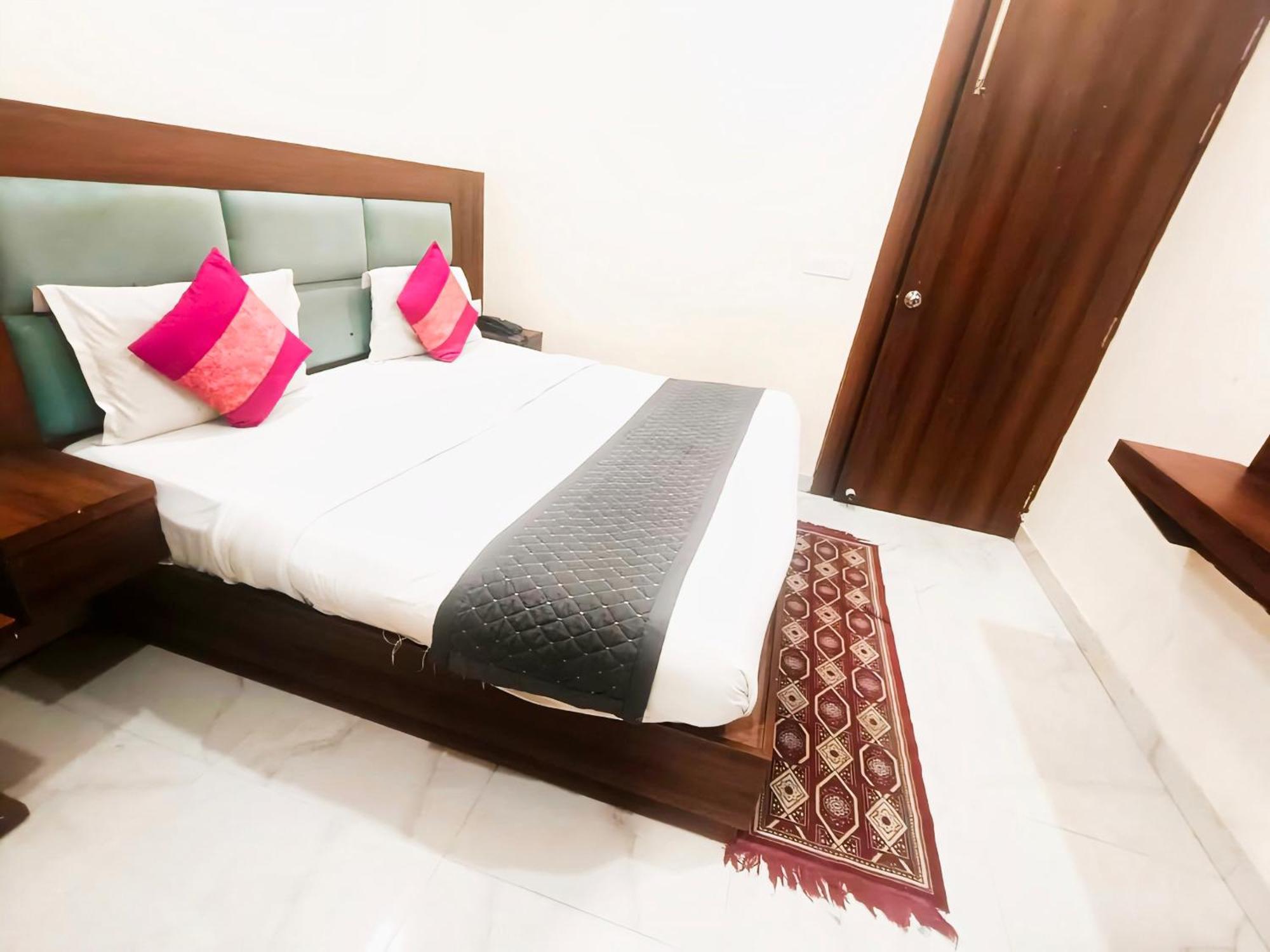 Hotel Shiva International Near By Igi Airport ニューデリー エクステリア 写真