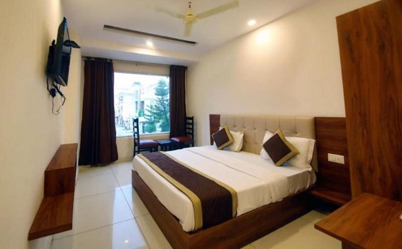 Hotel Shiva International Near By Igi Airport ニューデリー エクステリア 写真