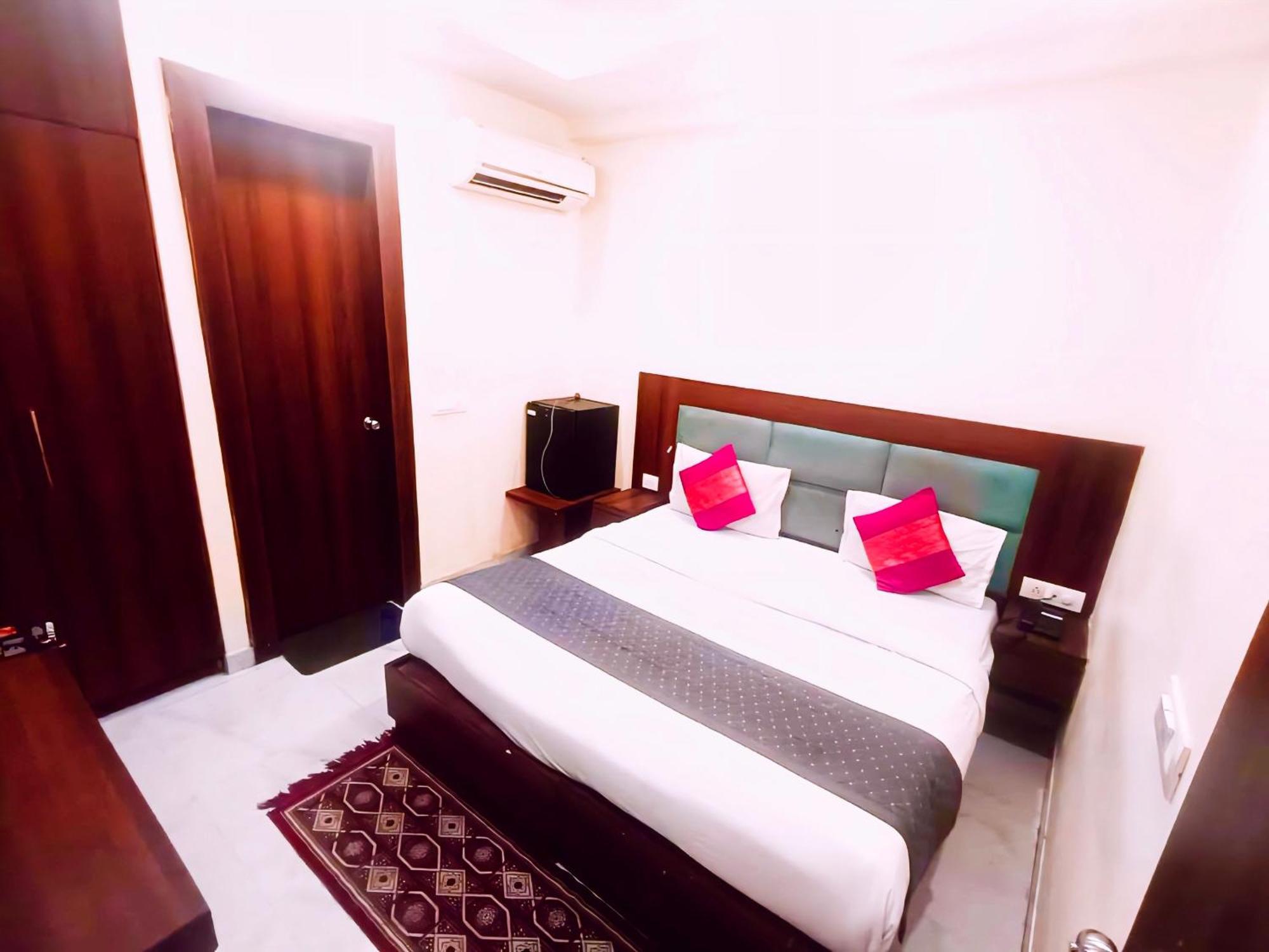 Hotel Shiva International Near By Igi Airport ニューデリー エクステリア 写真