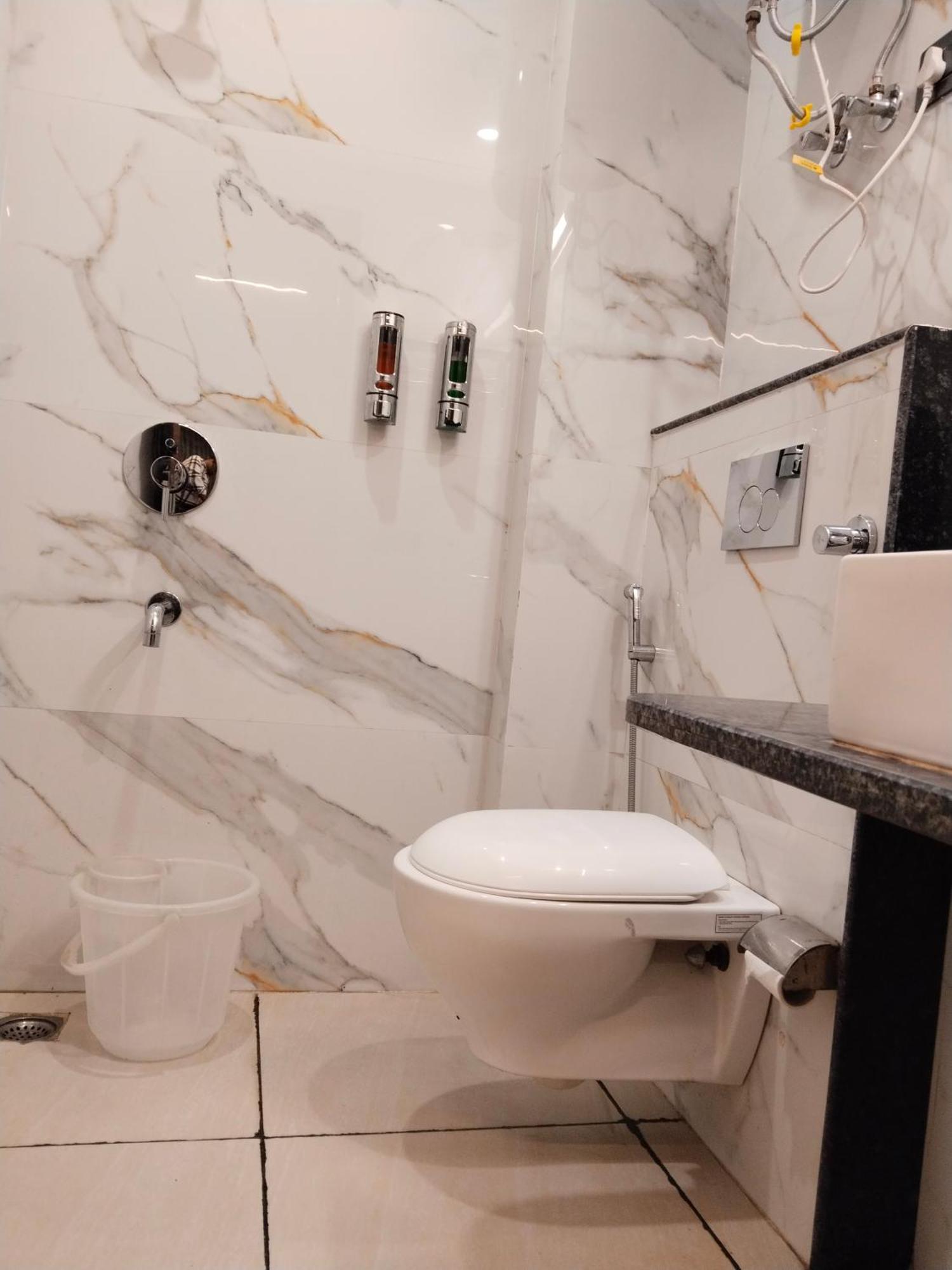 Hotel Shiva International Near By Igi Airport ニューデリー エクステリア 写真